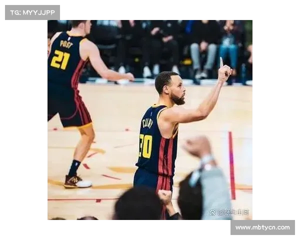 勇士队三人得分上双，领跑全场