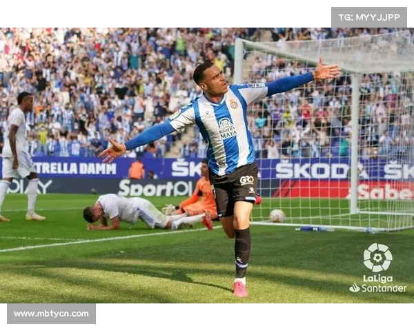 西甲联赛西班牙人德托马斯凌空抽射破网 西甲联赛西班牙人德托马斯凌空抽射破网